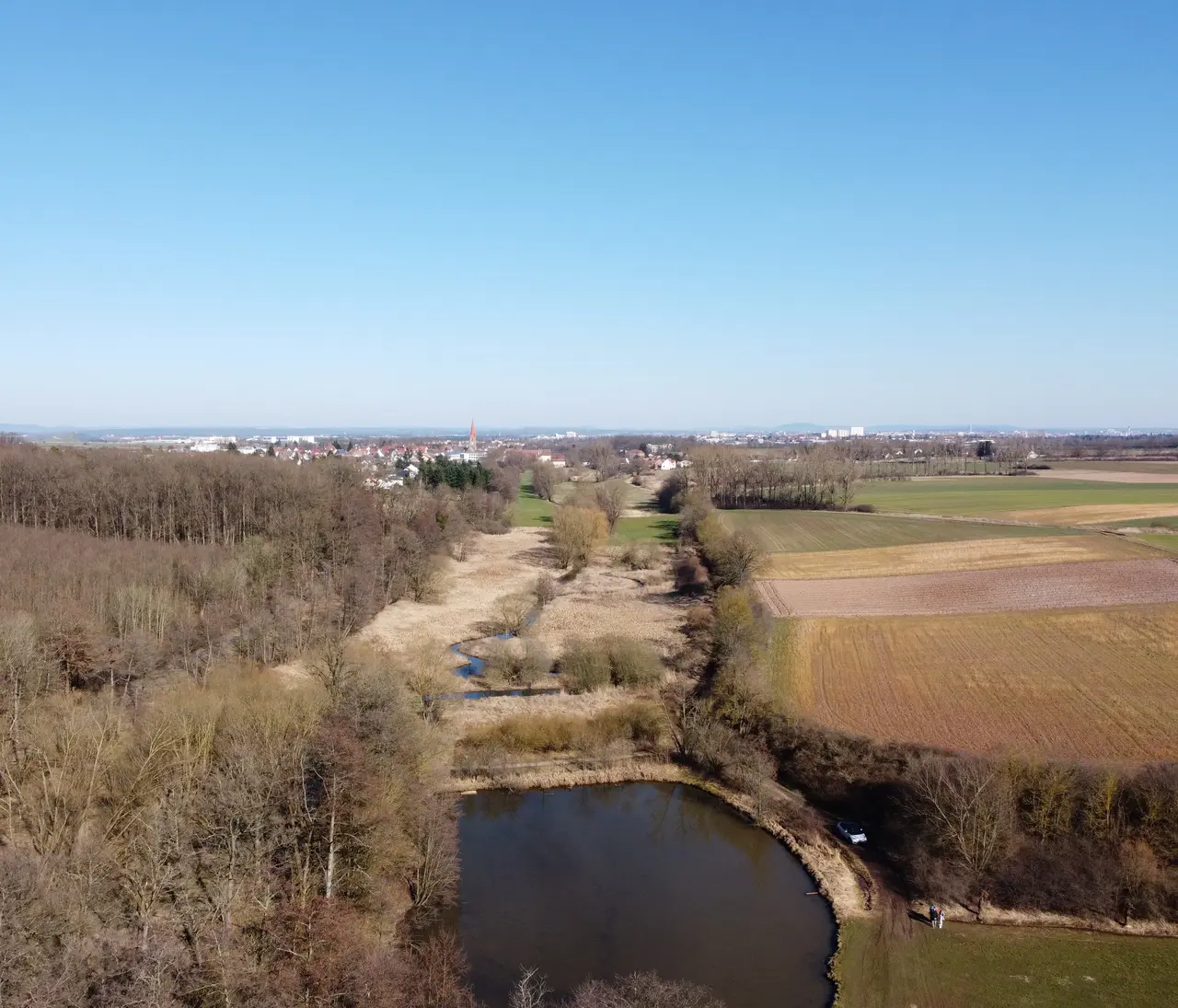 Landschaftsschutzgebiet mit renaturiertem Fluss 