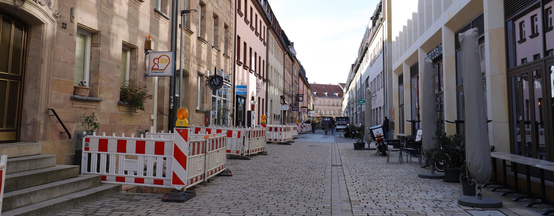 Blick in die Alexanderstraße vor dem Beginn es Ausbaus im April 2024