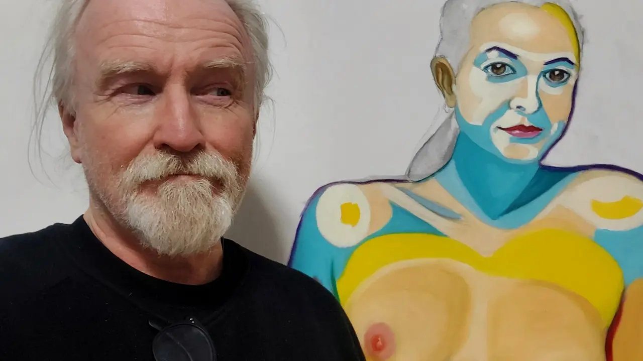 kultur.lokal.fürth Richard Bartsch Richard Bartsch mit einem Aktbild aus seiner Hand.