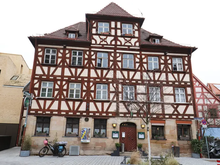 Fassade des Gebäudes in der Helmstraße 10