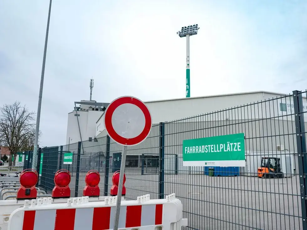 Sperrung vor dem Stadion in Fürth