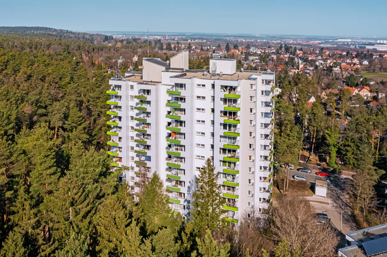 Saniertes Hochhaus der WBG in der Heilstättenstraße, Drohnenaufnahme