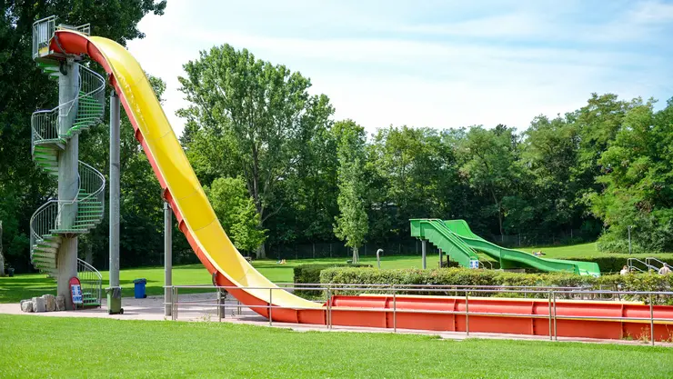 Rutschen im Sommerbad Fürth