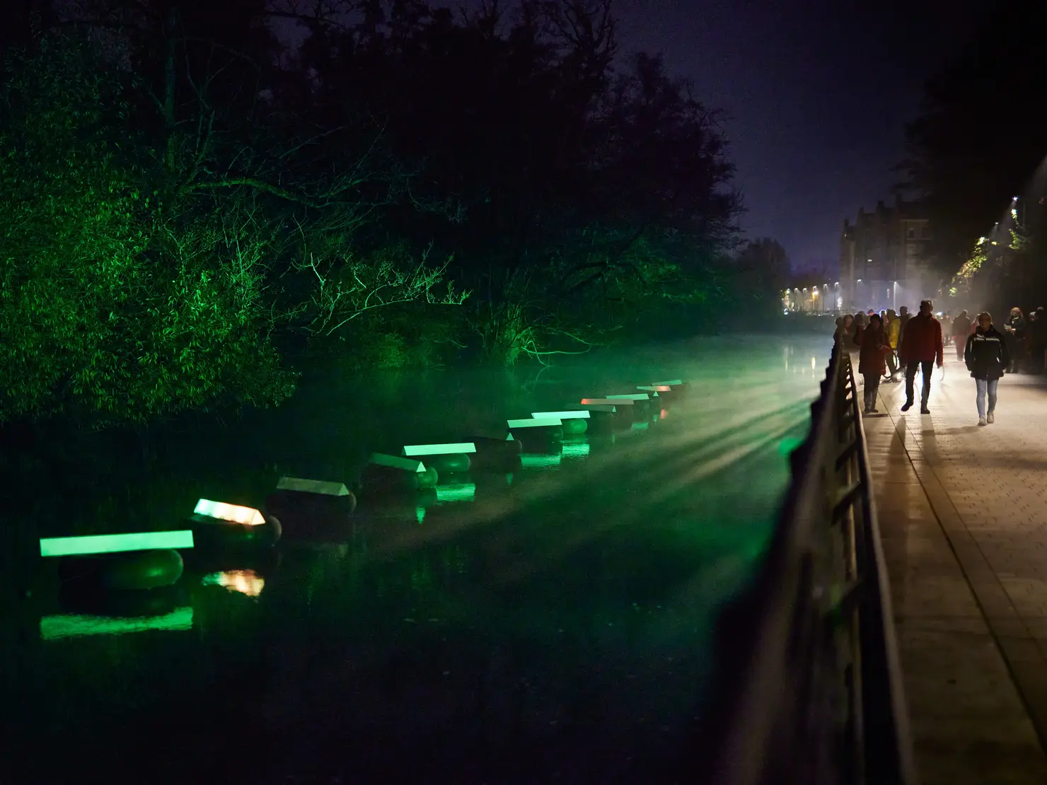 Rednitz an Uferpromenade während der Glanzlichter 2022