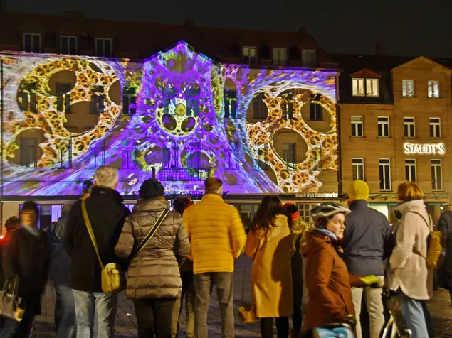 Illuminierte Freiheit; Klick zeigt Bild in größerer Darstellung. 