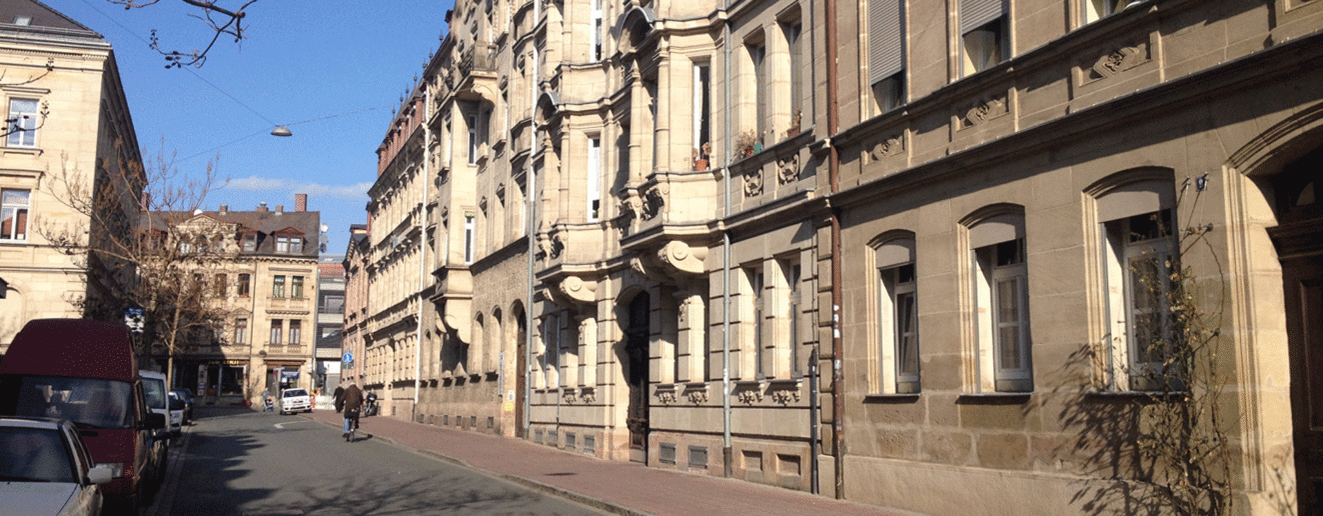 Die historischen Fassaden der Ottostraße in der Innenstadt