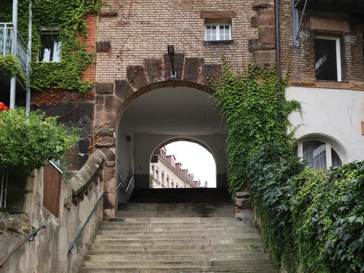 Blick hinauf die Treppe am Mariensteig