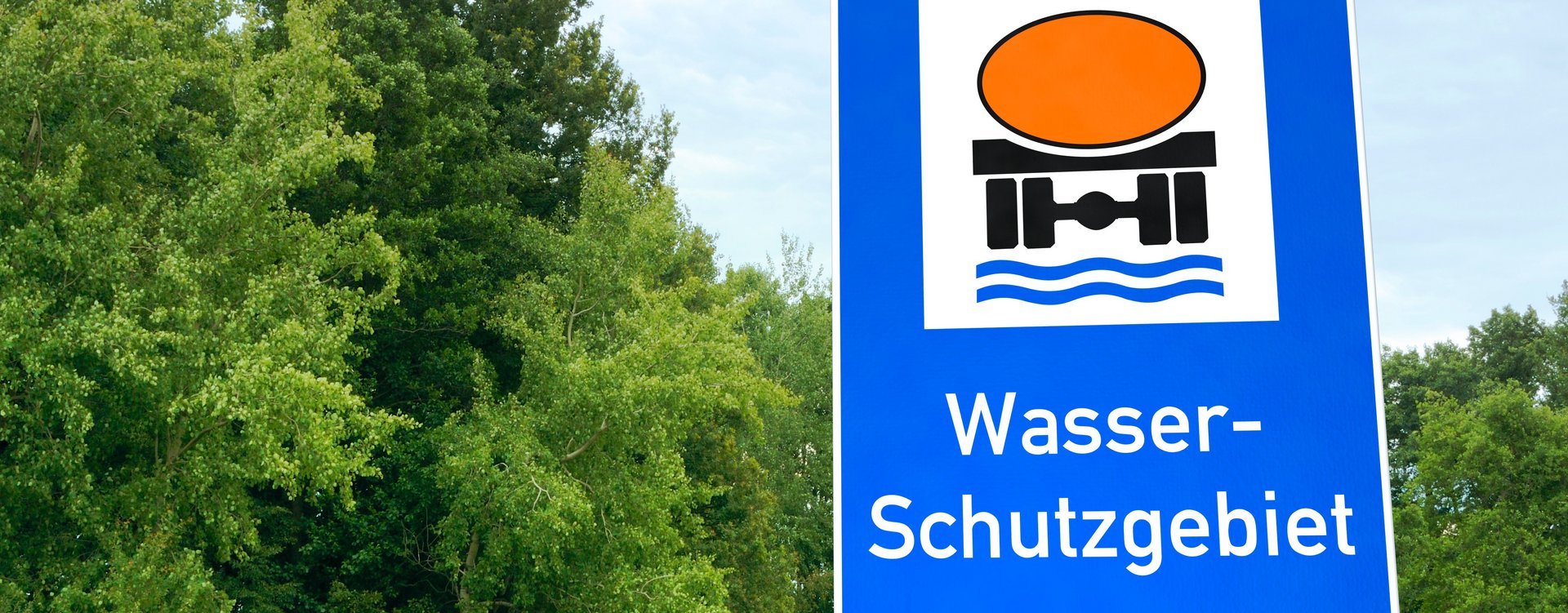 Schild mit der Aufschrift "Wasserschutzgebiet"