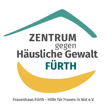 Zentrum gegen häusliche Gewalt Fürth Grünes Dach und gelbe, mondförmige Fläche. Dazwischen der Text: Zentrum gegen häusliche Gewalt Fürth.