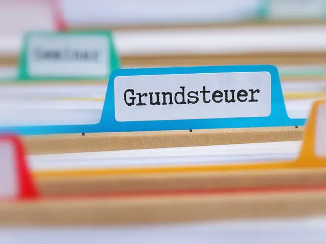 Akten mit der Beschriftung Grundsteuer