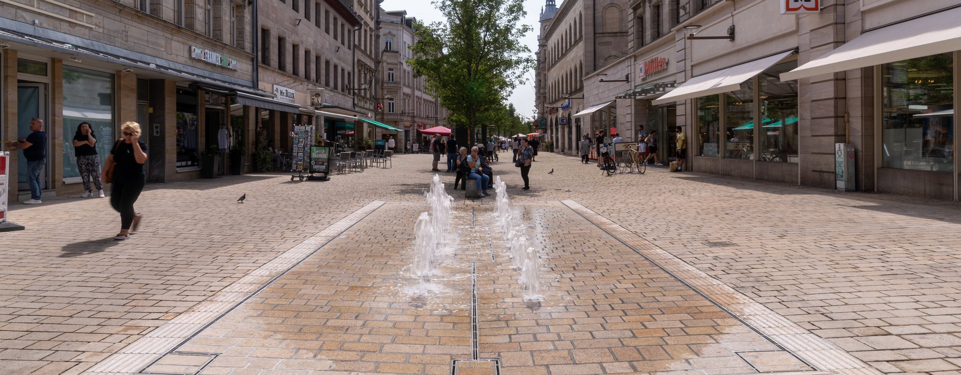 Neues Fontänenfeld in der Fußgängerzone Fürth