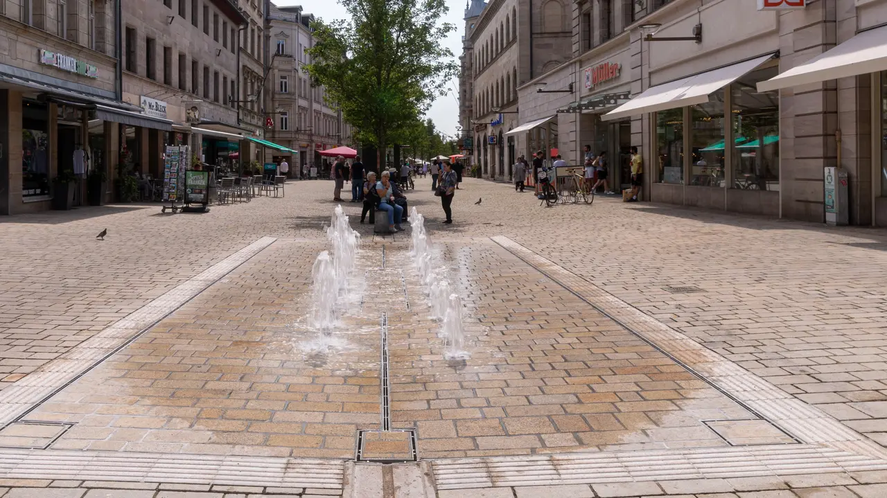 Neues Fontänenfeld in der Fußgängerzone Fürth