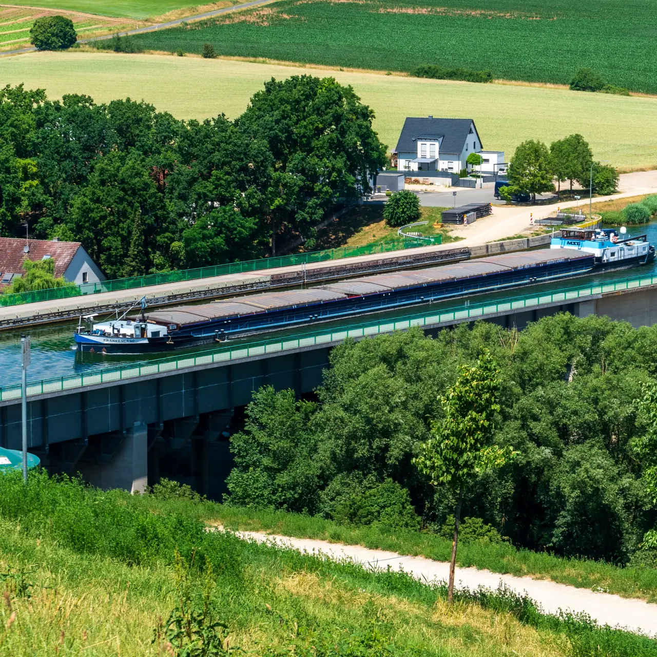 Schiffsverkehr auf dem Rhein-Main-Donau-Kanal