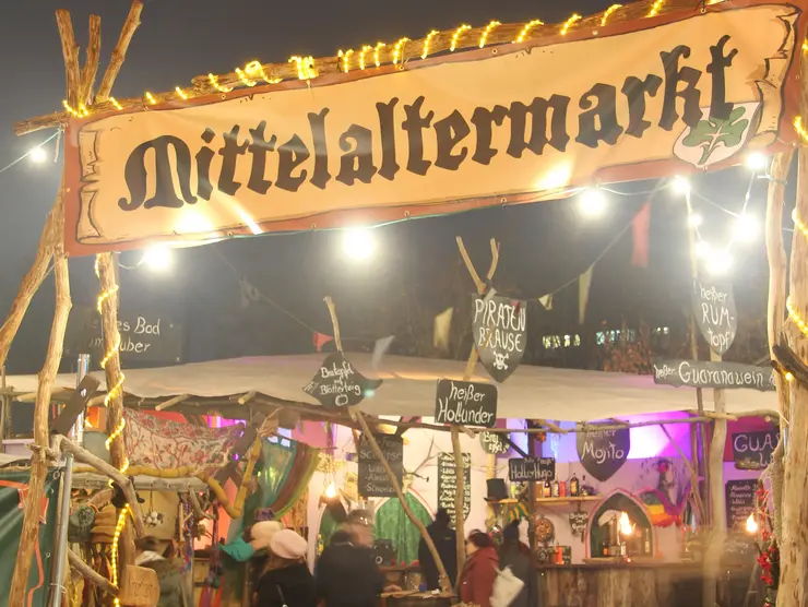 Weihnachtsmarkt und Mittelaltermarkt auf der Fürther Freiheit