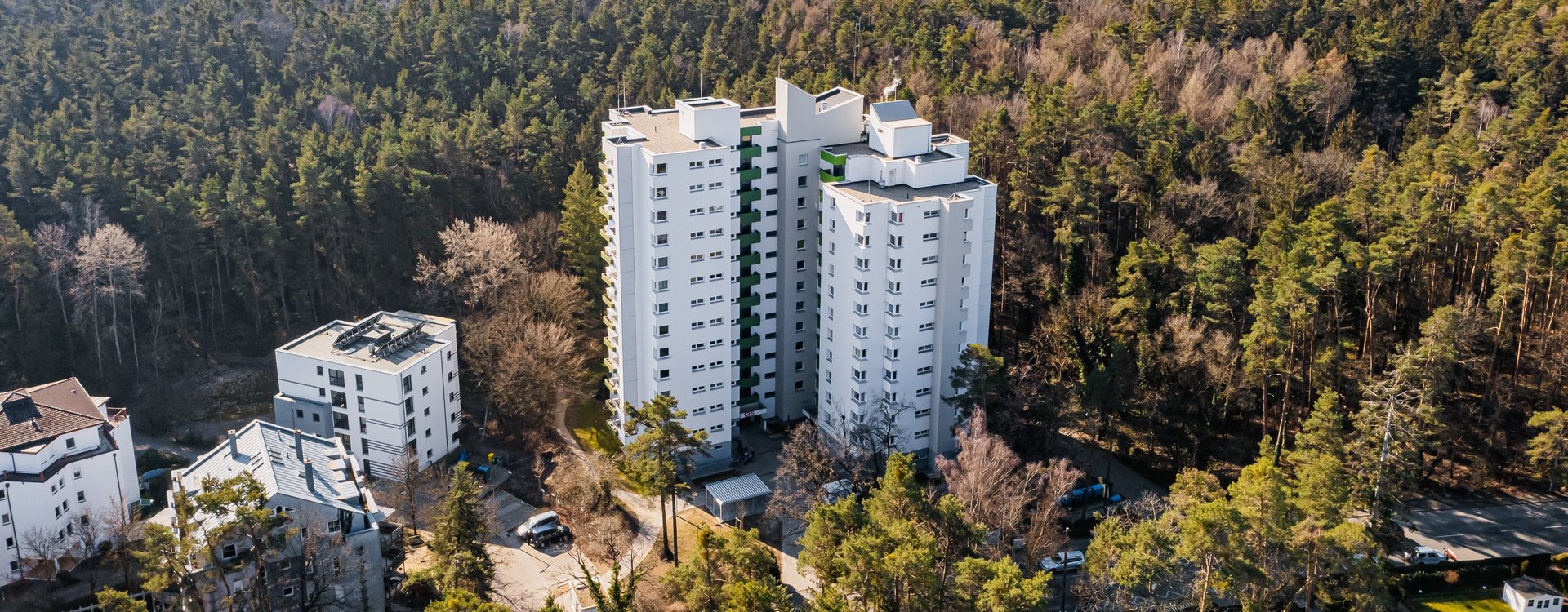 Saniertes Hochhaus der WBG in der Heilstättenstraße, Drohnenaufnahme