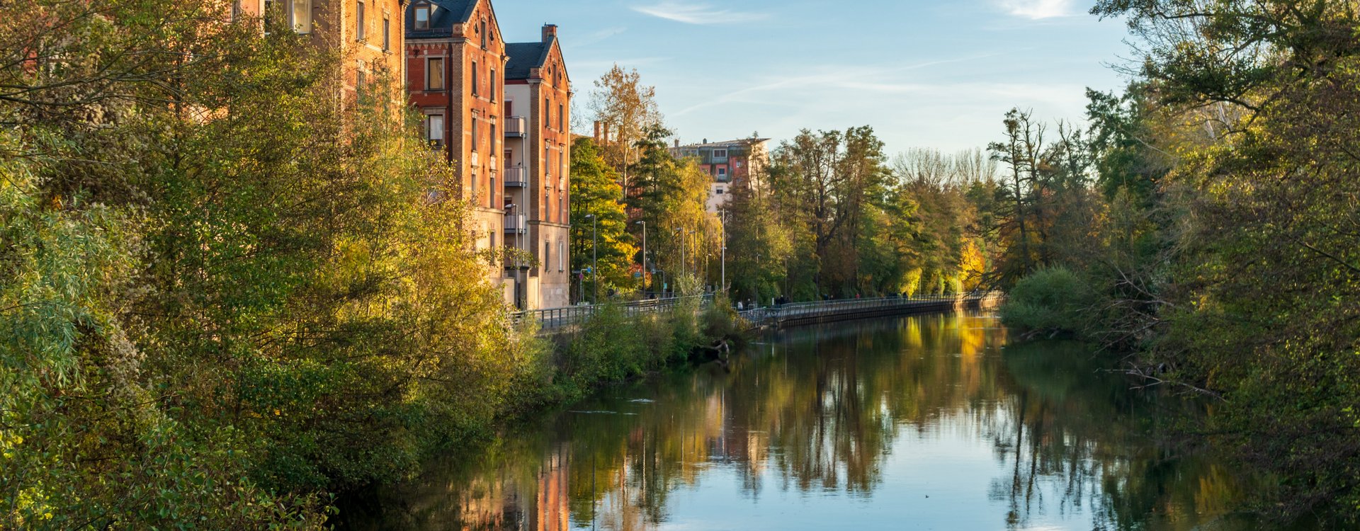 Blick auf die Rednitz mit Kißkalt‘schen Häusern und Uferpromenade