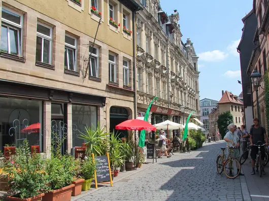 Blick in die Gustavstraße, Klick öffnet Bild in größerer Ansicht.