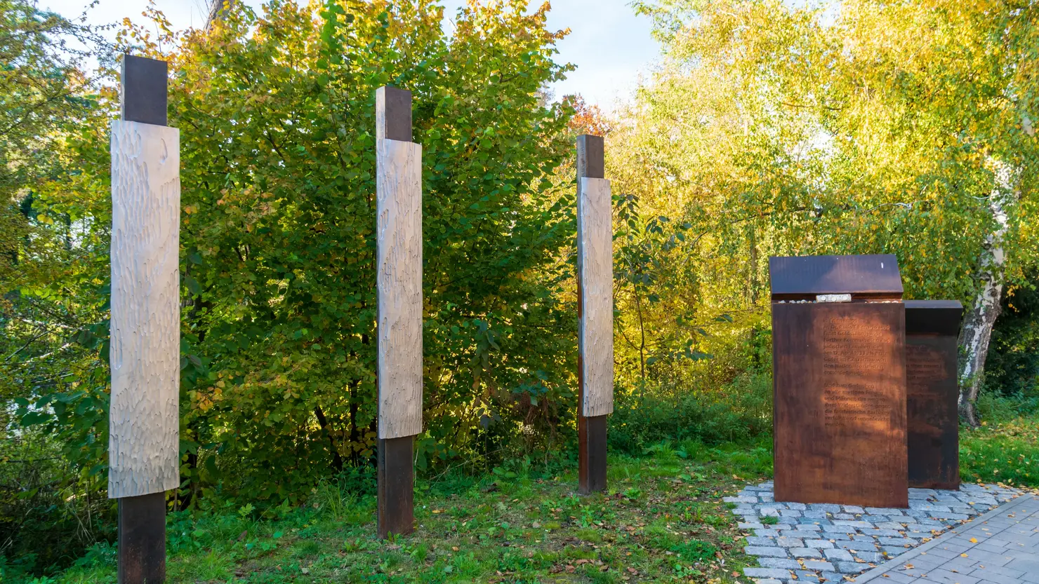 Benario-Denkmal an der Uferpromenade