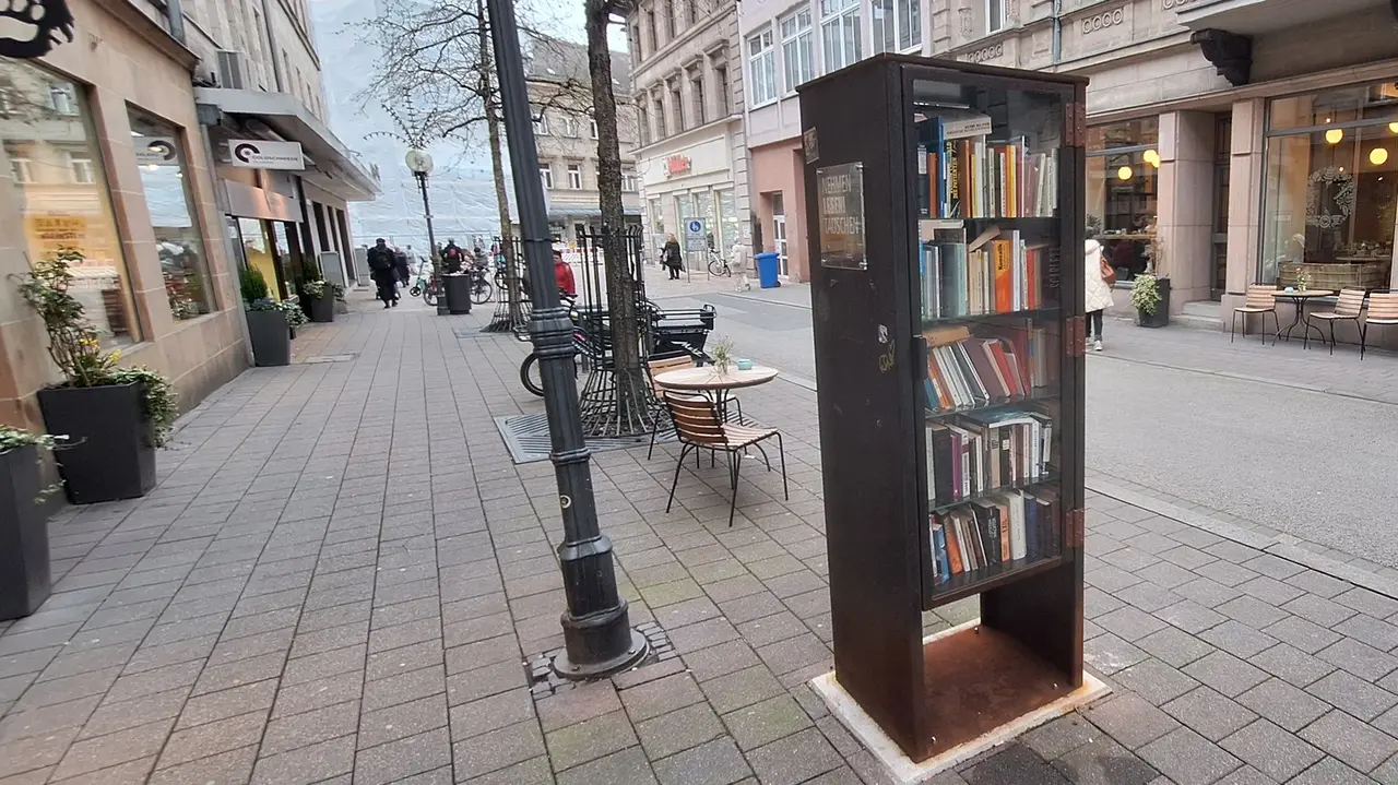 Das Buchtauschregal in der Blumenstraße.