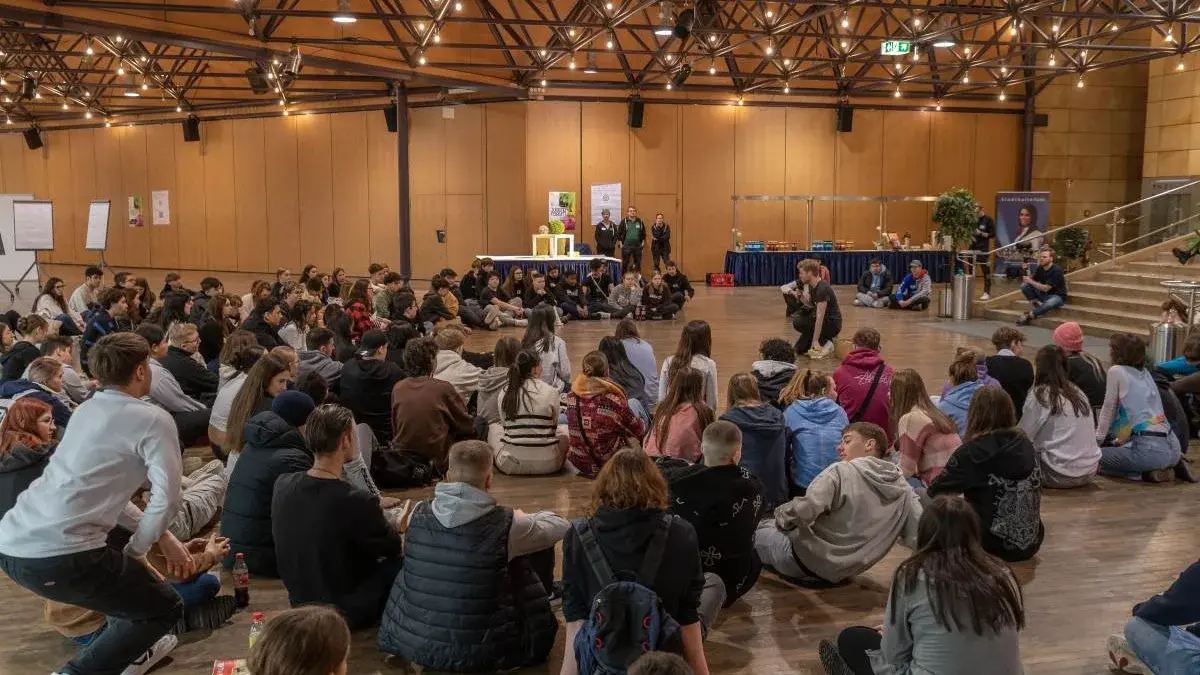 Abstimmung beim Jugendforum Fürth 2023 in der Stadthalle