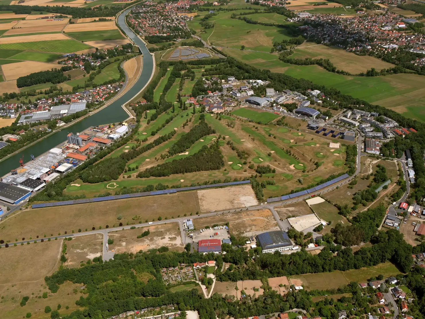 Luftbild des Gewerbegebiets in Atzenhof; Klick zeigt Bild in größerer Darstellung. 