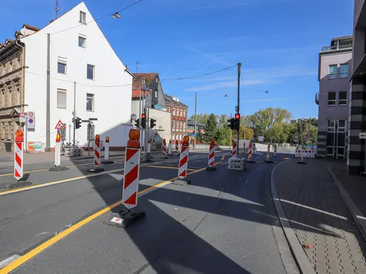 Verkehrsführung in der Henri-Dunant-Straße. Klick öffnet Bild in größerer Ansicht