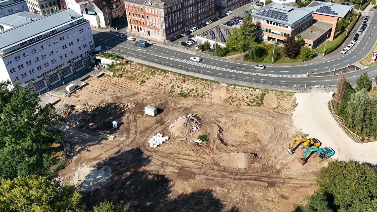 Luftbild der Baustelle des Helene-Lange-Gymnasiums im Oktober 2024