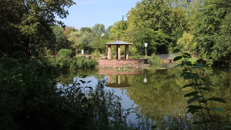 Kleine Mainau mit Teich und Pavillon