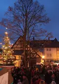 Menschenmenge auf der Altstadtweihnacht am Waagplatz