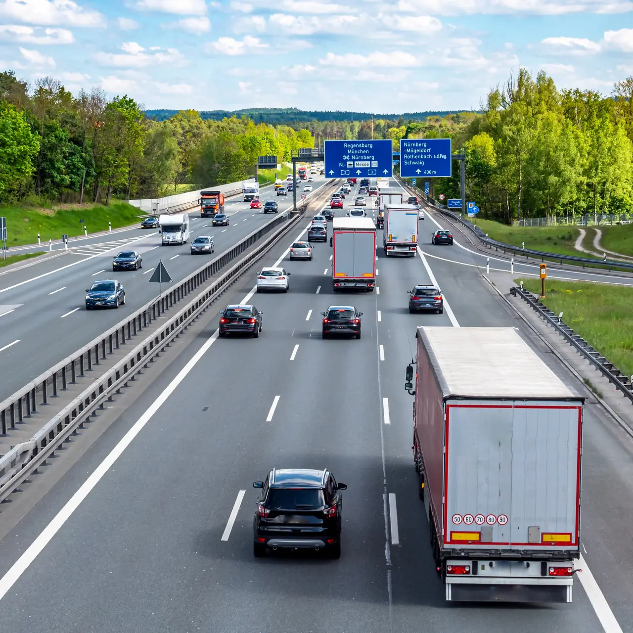 Die sechsspurige Autobahn A9 Richtung München