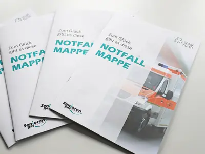 Notfallmappe Drei aufgefächerte Notfallmappen; Klick zeigt Bild in größerer Darstellung.